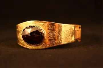 EXCLUSIEF CADEAU : UNIEKE GOUDEN SLAVENARMBAND