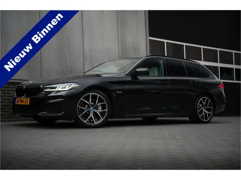 BMW 5 Serie Touring 530e 293 pk Business Edition Plus M-Sportpakket / NL-Auto/ Laser-Koplamp/ Pano-D