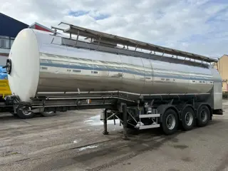 Magyar S40EBT 3AS MELKTANK (bj 2011)