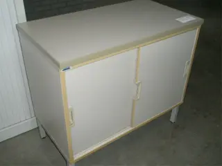 2x Schuifdeurkast 73x80x44