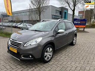 Peugeot 2008 1.2 PureTech Style - AUTOMAAT - NAVIGATIE !