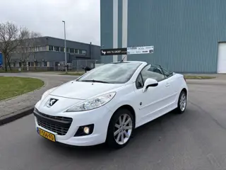 Peugeot 207 CC 1.6 VTi Roland Garros 120 PK. Prachtige en als nieuw rijdende auto !!! Alle keuringen
