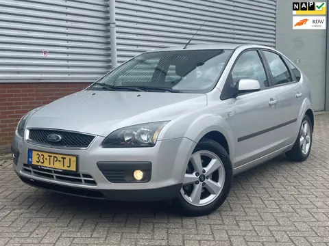 Ford Focus 1.6-16V Airco Cruisecontrol Trekhaak D.Riem vervangen