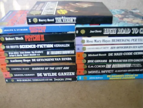 Golden label , desmond bagley , alistair maclean en meer