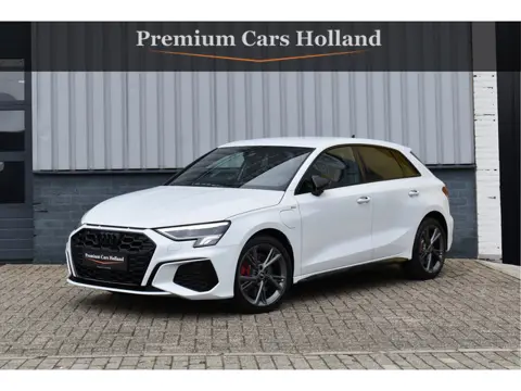 Audi A3 Sportback 45 TFSI e S-Line 245 Pk RS-Stoel Rood Stiksel B&O Camera Massage ACC 18 Inch RS3