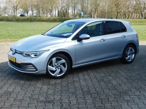 Volkswagen Golf 1.0 eTSI Life Business (bj 2021, automaat)