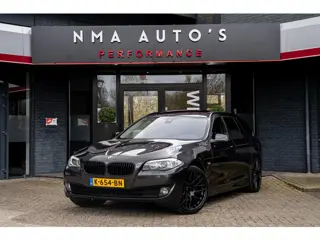 BMW 5-serie Touring 528xi High Executive PANO/SOFT-CLOSE/HEAD-UP/GARANTIE/KEYLESS & GO/SPORT STOELEN