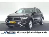 Volkswagen T-Roc 1.5 TSI 150pk DSG Life Edition Trekhaak Camera Navigatie ACC Carplay Keyless Led