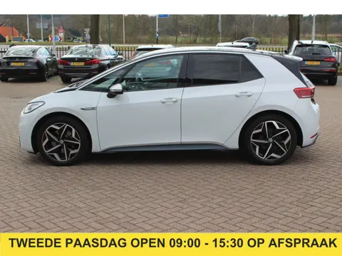 Volkswagen ID.3 First 58 kWh / Camera / Keyless / Matrix LED / Interieurvoorverwarming / 19'' / DAB 