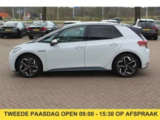 Volkswagen ID.3 First 58 kWh / Camera / Keyless / Matrix LED / Interieurvoorverwarming / 19'' / DAB 