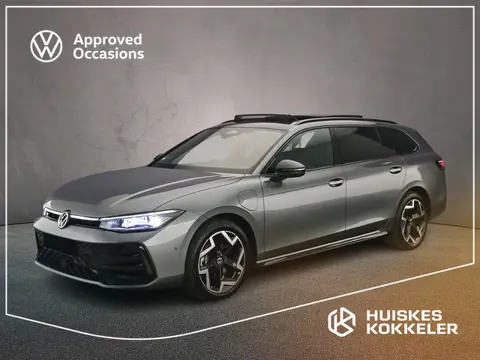 Volkswagen Passat Variant R-Line Edition 1.5 TSI eHybrid 272pk DSG Automaat Trekhaak, Panoramadak, A