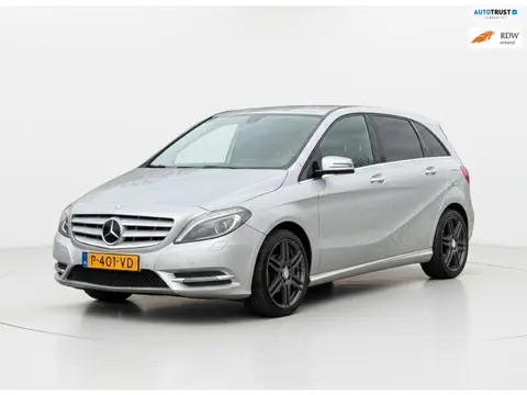 Mercedes-Benz B-klasse 180, lederen interieur ,navigatie, trekhaak ,xenon,18 inch amg, elect bedienb