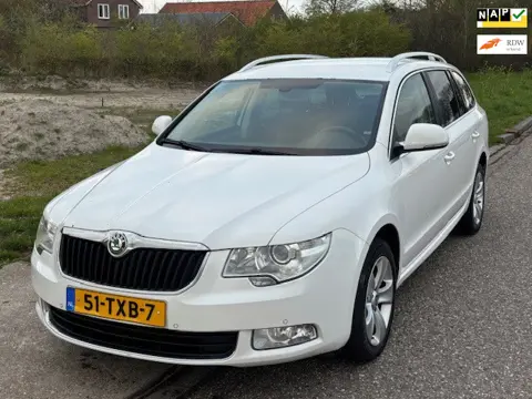 Skoda Superb Combi 1.4 TSI Greentech Ambition Business Line ECC LMV 16"Cruise El. pakket Audio-CD/Na