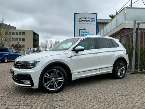 VOLKSWAGEN TIGUAN 1.4 TSI ACT Connected Series  R-line  Panoramadak  Trekhaak  LED 