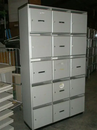 1x Lockerkast 15-deurs