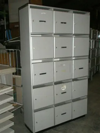 1x Lockerkast 15-deurs