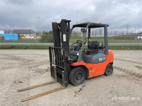 Toyota 42-4FG25 (bj 2005)