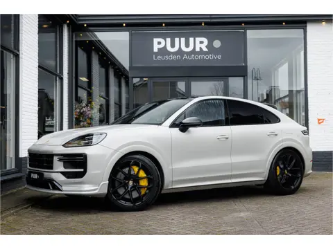 Porsche Cayenne Coupé 4.0 Turbo E-Hybrid Cashmere Beige [2e PAASDAG OPEN] Techart - Passenger Displa
