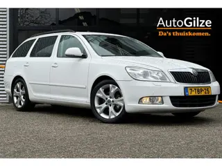 Skoda Octavia Combi 1.8 TSI Elegance Business Line Open Dak. Stoelverwarming. Trekhaak.