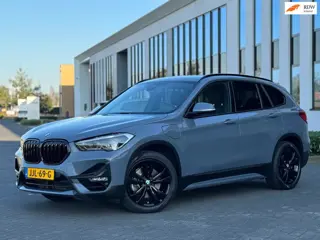 BMW X1 XDrive25e High Executive SPORT Edition, Black line, afn.trekhaak, camera, 1/2 lederen sportin