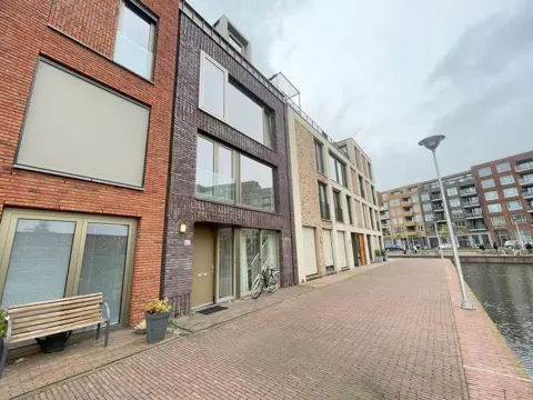 Woning aan de Graaf Floriskade te Delft