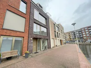 Woning aan de Graaf Floriskade te Delft