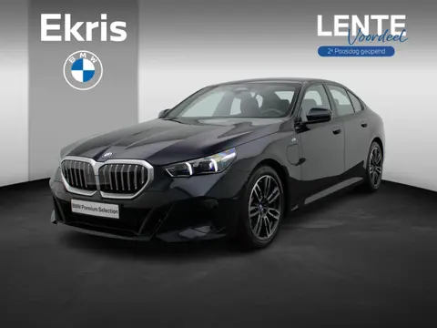 BMW 5 Serie Sedan 530e M Sportpakket | Achteruitrijcamera | Driving Assistant | 19" | Lentevoordeel