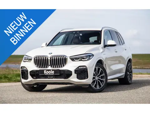 BMW X5 xDrive45e High Executive M PAKKET / BRUIN LEER / DIAMAND POOK / STOEL VERWARMING / CAMERA