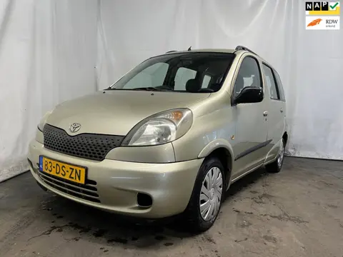 Toyota Yaris Verso 1.3-16V VVT-i Luna - Schade - Roest