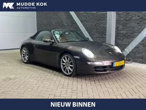 Porsche 911 Cabrio 3.8 Carrera 4S 997.2 | Handgeschakeld | Macadamia Metallic | Memory | 19 inch