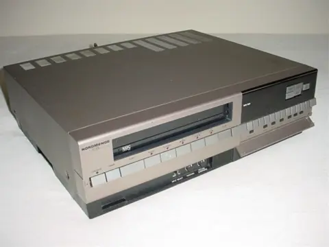 Bij DP Audio: Mitsubishi Nordmende Videorecorder Repareren
