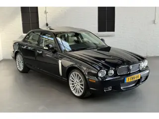 Jaguar XJR 4.2 V8 Supercharged Topstaat - 20" Sepang LM - Alcantara hemelbekleding - koelbare stoele