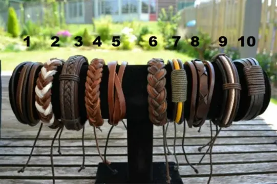 Leren armbandjes,30 verschillende soorten,3 voor 10,-