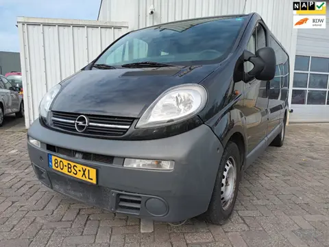 Opel Vivaro 2.5 CDTI L2H1 DC - Olie lek - Start wel - Schade