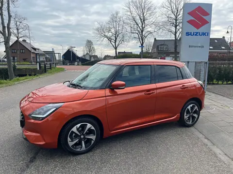Suzuki Swift 1.2 Style Smart Hybrid AUTOMAAT // Slechts 6800 km // All-season banden // Frisse kleur