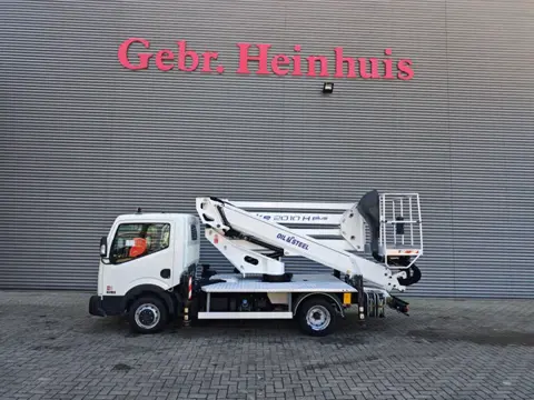 Nissan Cabstar 35.13 NT400 Oil & Steel Snake 2010 H Plus