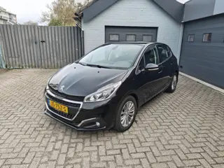 Peugeot 208 1.2 PureTech Allure,Climate control,Cruise control,Navi,Achteruitrijcamera,Parking syste