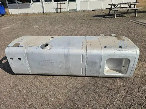 MAN Brandstoftank 595 Liter MAN Brandstoftank 595L – Diesel Tank – Truck Onderdeel – Grote Tank PM25