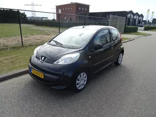 Peugeot 107 1.0-12V XR