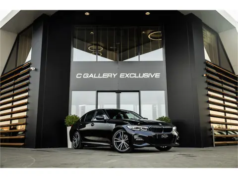 BMW 3-serie 330i High Executive Edition - M Sport | Origineel NL | Volleder | Camera | Stoelverwarmi