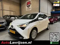 Toyota Aygo X-PLAY AUTOMAAT 1E EIGENAAR NL AUTO NAP APPLE/CARPLAY CAMERA LED BLUETOOTH AIRCO!!