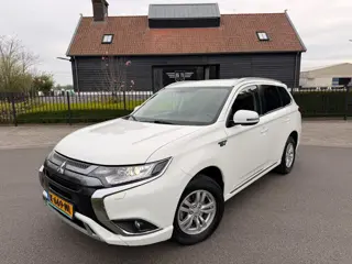 Mitsubishi Outlander 2.4 PHEV AWD Plug-in Hybride Intense+ Navigatie Camera Trekhaak
