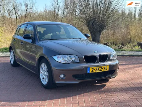 BMW 1-serie 120i Executive CarPlay/Navi/Clima