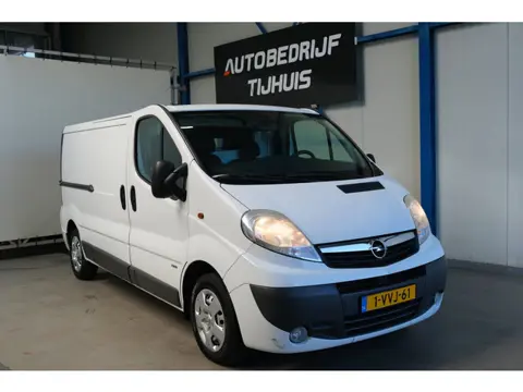 Opel Vivaro 2.5 CDTI L2H1 146PK - N.A.P. Airco, Navi, Trekhaak.