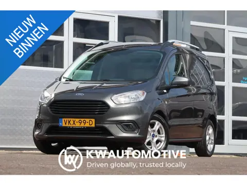 Ford Transit Courier 1.0 Limited EcoBoost S&S CAMERA/ NAVI/ CRUISE/ CLIMA/ TREKHAAK
