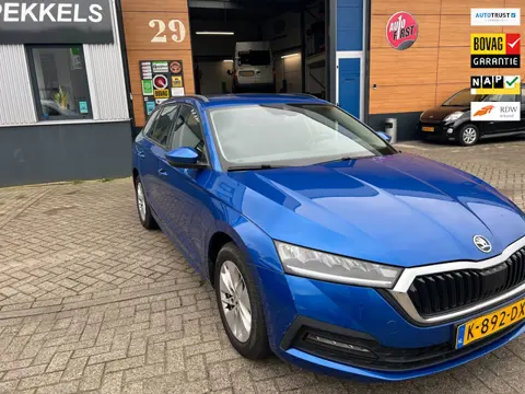 Skoda Octavia Combi 1.0 TSI word afgeleverd met 6 maanden garantie nieuwe apk en aflevering beurt co