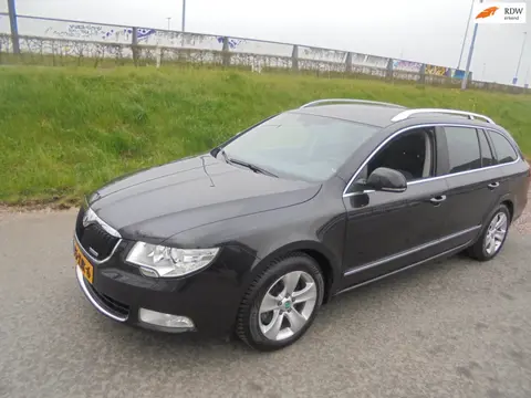 Skoda Superb Combi Skoda Superb 1.6 tdi navigatie xenon airco ecc lmv trekhaak EXPORT PRIJS