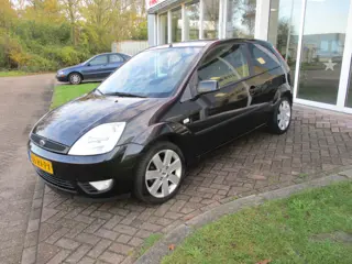 Ford Fiesta 1.4-16V Futura Automaat!! Loopt hoog stationair!