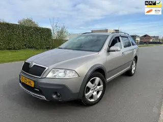 Skoda Octavia Combi 2.0 FSI Scout NAP/CLIMA/4X4/APK 3-2027