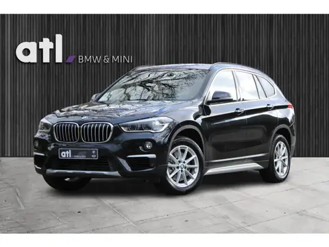 BMW X1 xDrive20i X-Line, Leer, Navi, LED, Trekhaak, Sportstoelen, Stoelverwarming, Alarm, Adaptief o